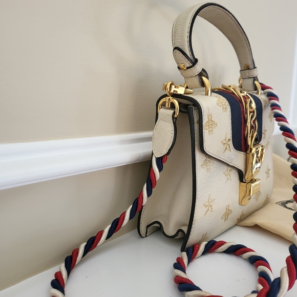 GUCCI Textured Calfskin Bee Star Print Mini Sylvie Bag Mystic White w / COA.. - Picture 4 of 16